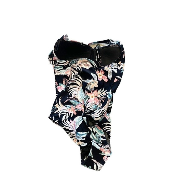 New Sea Level Escape Twist Front One Piece Black Women's Size 4 - Picture 7 of 12